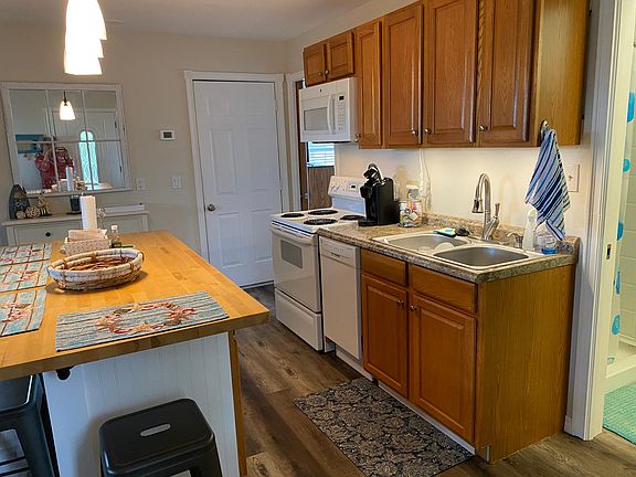 5th image of 5802 Monterey Ave