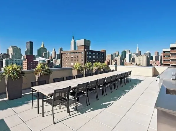 300 East 23rd Street image 12 of 14