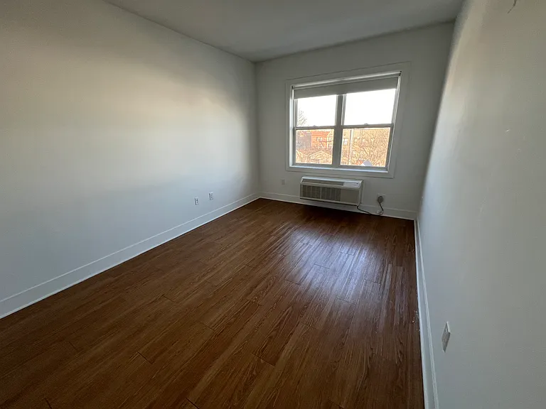 427 Bergen Ave #5 — Photo 5