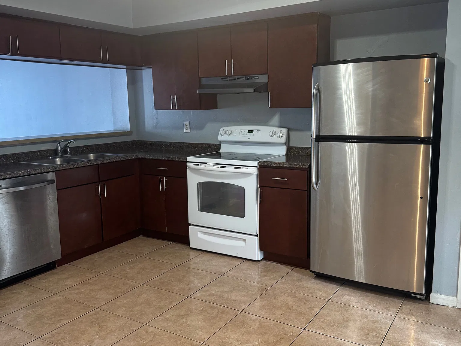 2 bed, 1.5 bath, 1050 sqft, $1,300 — Photo 1