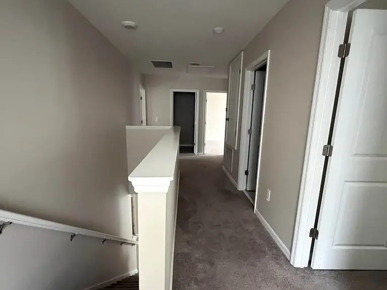 564 Meadow Bend Dr — Photo 4