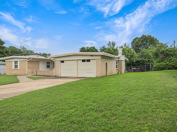 2nd image of 8033 Pinewood Dr