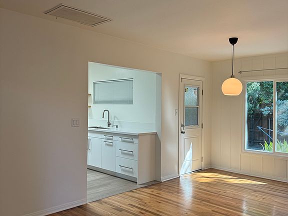 Dining area / Kitchen entrance