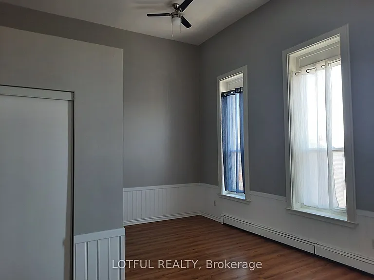 192 King St W #301 — Photo 6