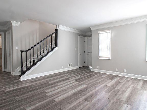 4th image of 500 Woodland Dr APT 21