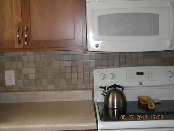 KITCHEN TILE BACKSPLASH