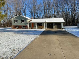 25 Hickory Hill Rd, Painesville, OH 44077