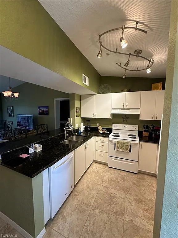 Building Photo - 8264 Key Royal Cir #831