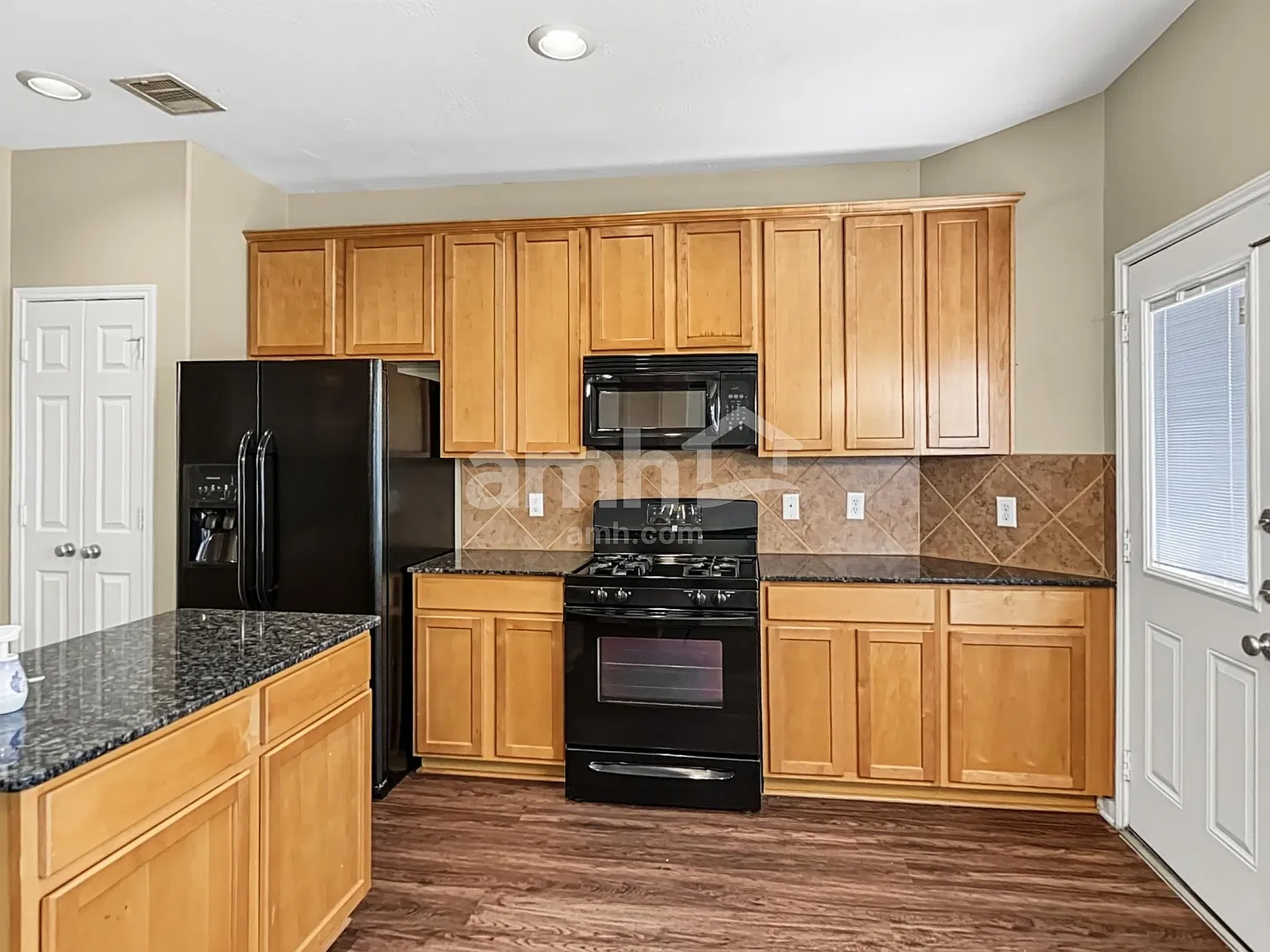 5 bed, 3.5 bath, 3716 sqft, $3,045 — Photo 3