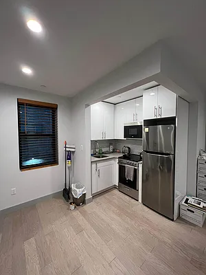 Rented by Delmark Realty LLC | media 19