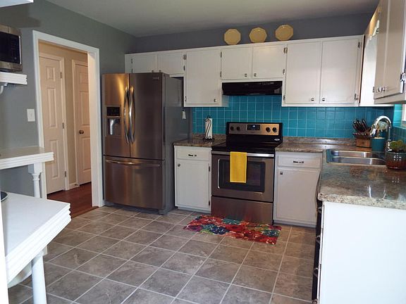 4th image of 406 Sherwood Dr