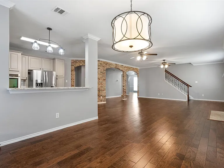 504 Connemara Ct — Photo 4