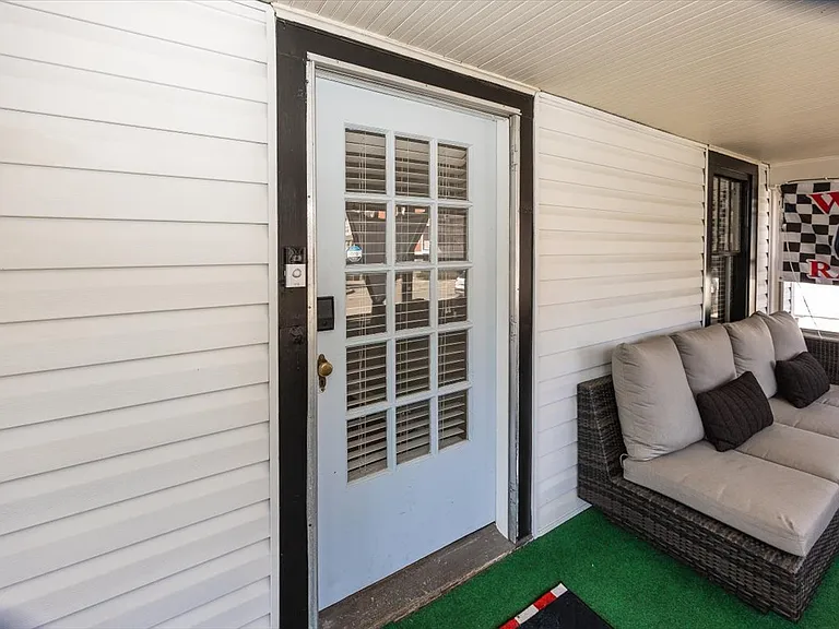 6140 Winthrop Ave — Photo 4