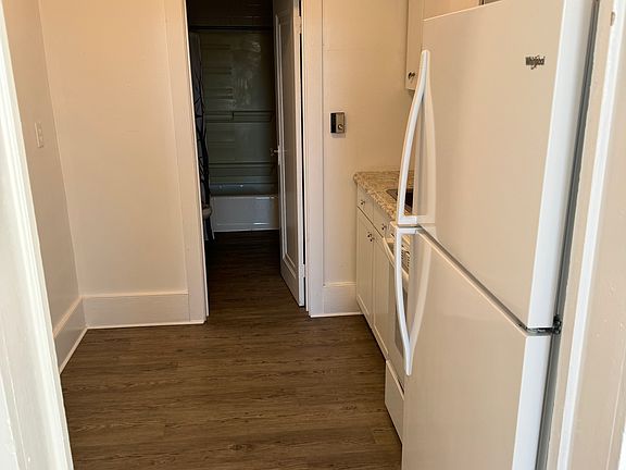 5th image of 19 Hudson Ave #1