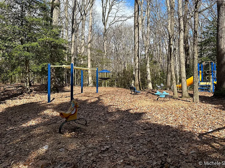 272 Yale Ct — Photo 48