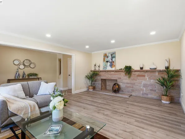 1204 Vista Grand Dr, San Leandro, CA 94577