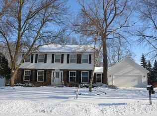 934 Regent Ln, Green Bay, WI 54311