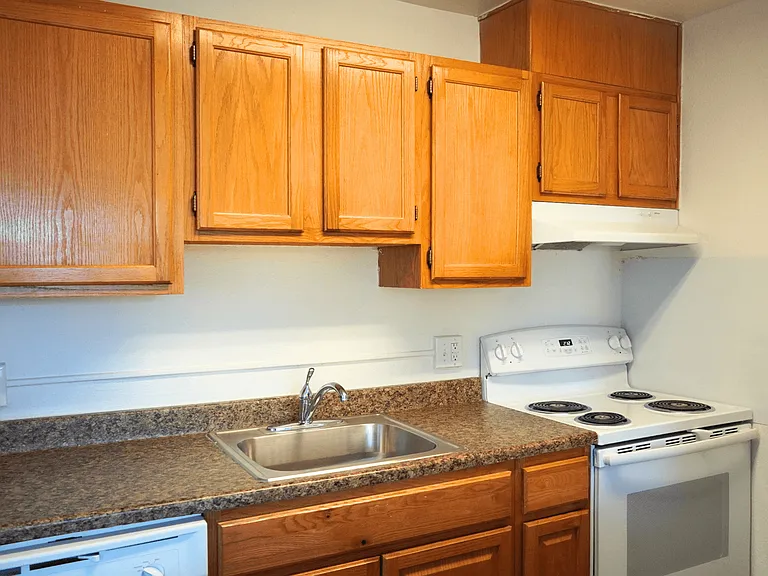 Garden Court Apartments — Photo 5