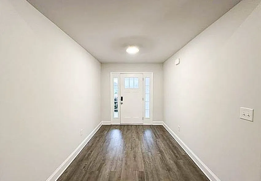 4 bed, 2200 sqft, $2,100 — Photo 2