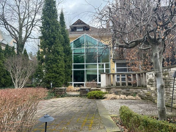 23 South Dr #C09, Toronto, ON M4W 1R2