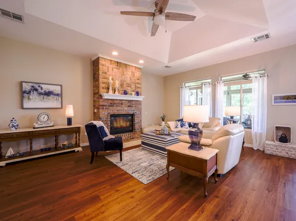 1691 Sunset Cir, Grove, OK 74344