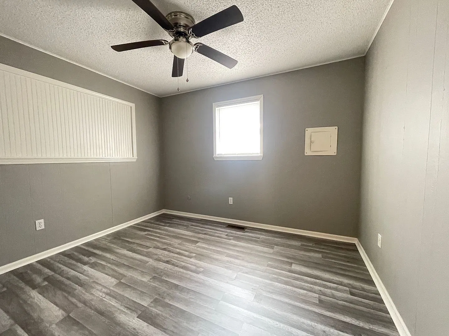 5377 S Hutchinson Ct — Photo 2