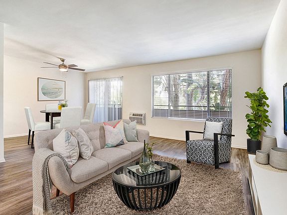 3rd image of 918 Havenhurst Dr #114