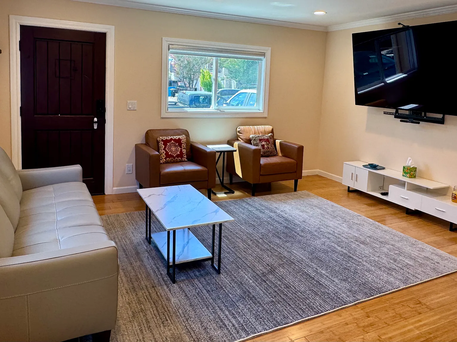 3 bed, 1152 sqft, $6,950 — Photo 3