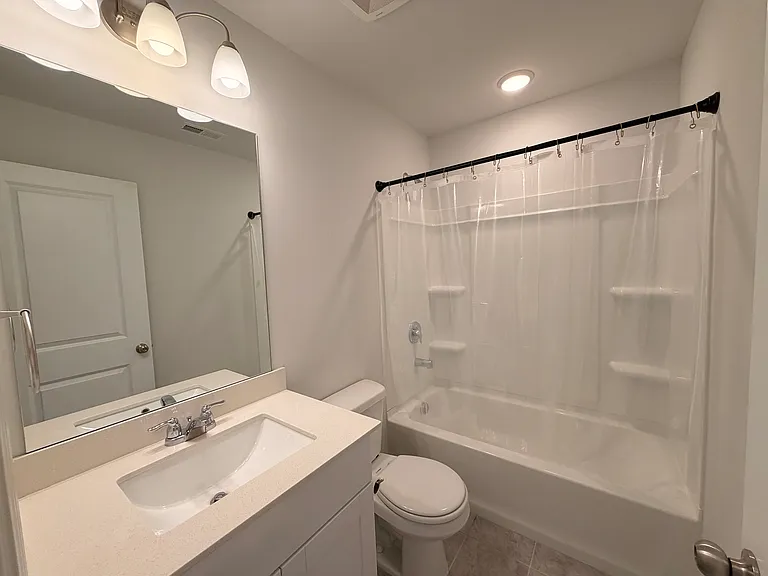 Guest bathroom (2nd floor)