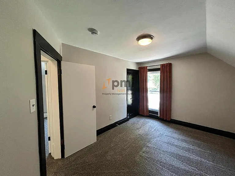 257 S 20th St — Photo 10
