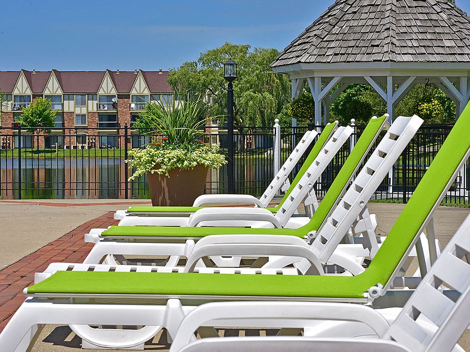 Poolside Lounge Chairs