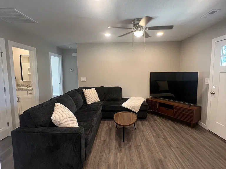424 E Wood Ave — Photo 5