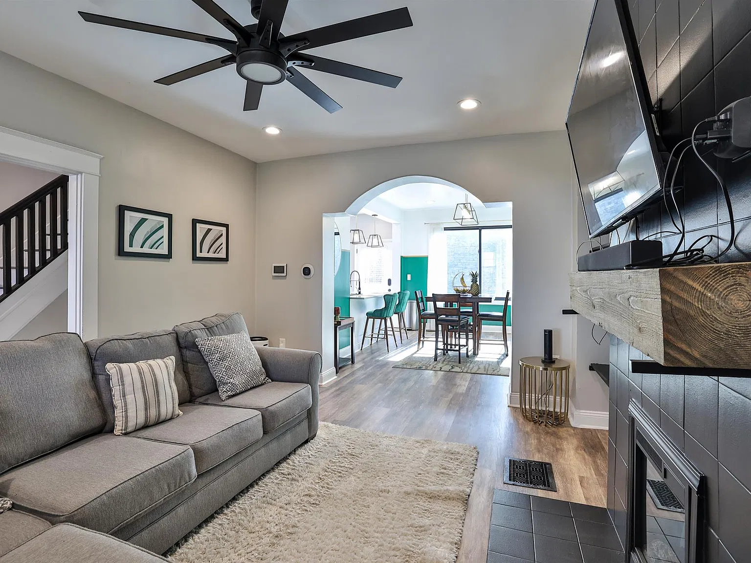 2 bed, 1251 sqft, $2,550 — Photo 3