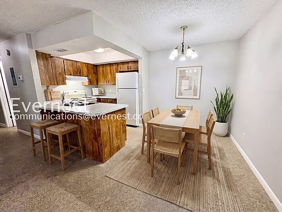 5th image of 3062 Saint Paul Dr