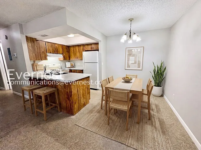 3062 Saint Paul Dr — Photo 4