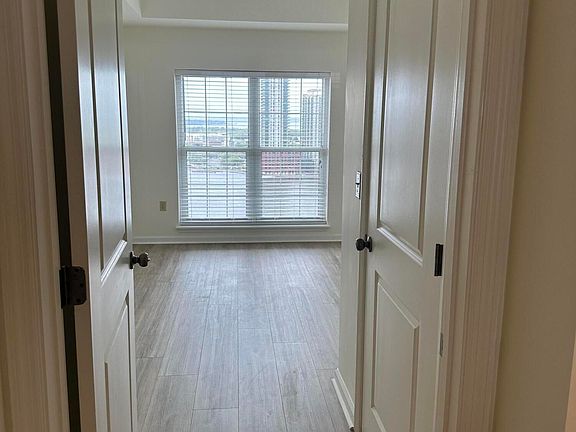 4th image of 400 E Bay St Suite 2011
