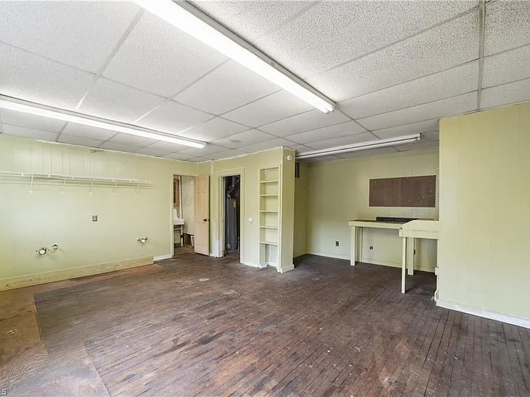 2083 Elizabeth Ave — Photo 28
