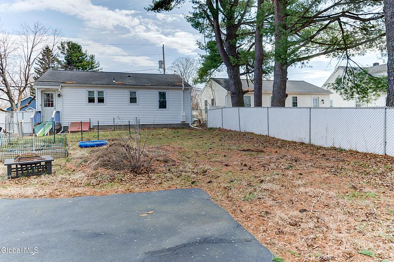 3rd image of 21 Sharpe Avenue