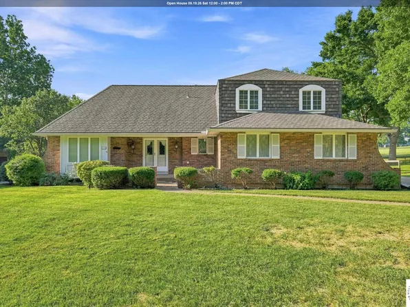 508 NW Golfview Dr, Blue Springs, MO 64014