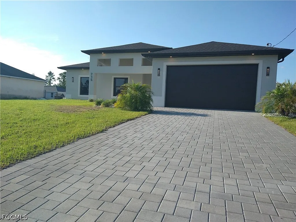 4 bed, 3.0 bath, 1719 sqft, $2,250 — Photo 1