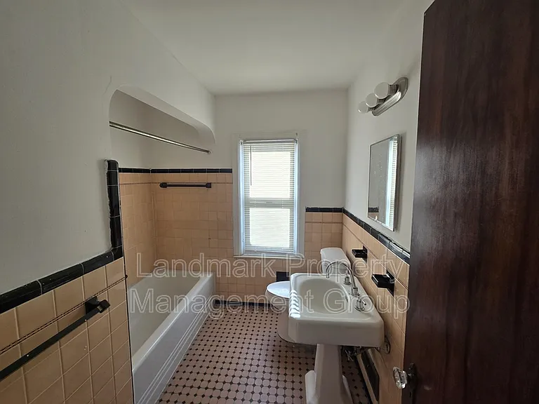 9657 E Outer Dr — Photo 24