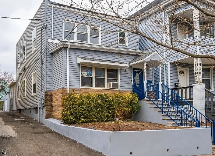 526 Jackson Ave #2 — Photo 1