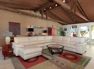 6315 Thornhill Dr, Oakland, CA 94611