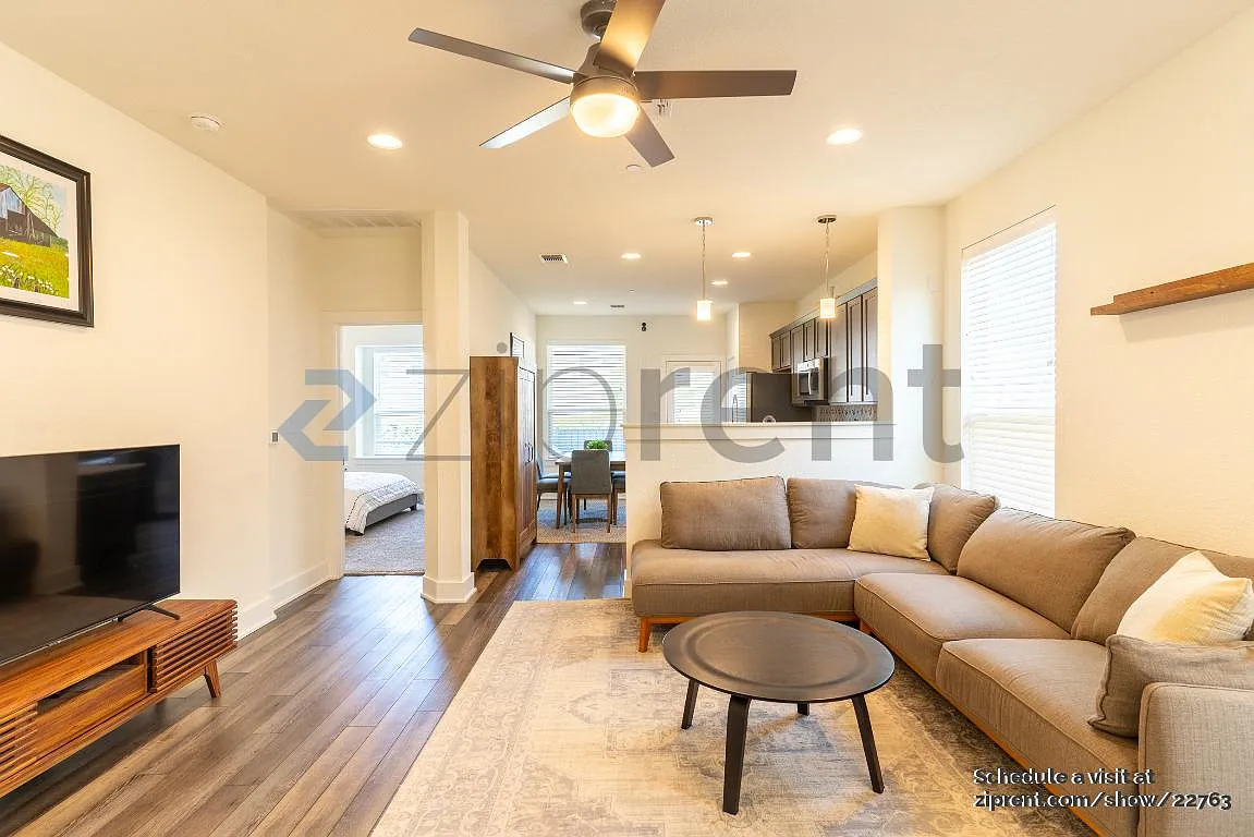 3 bed, 2.5 bath, 1729 sqft, $2,300 — Photo 2