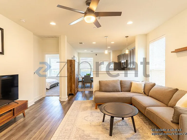 1806 Roseburg Dr — Photo 2
