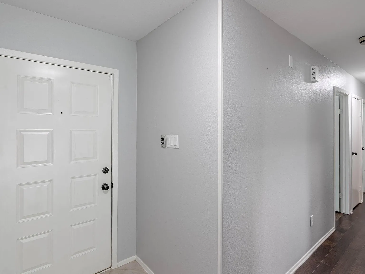 3 bed, 2.0 bath, 1469 sqft, $2,000 — Photo 4