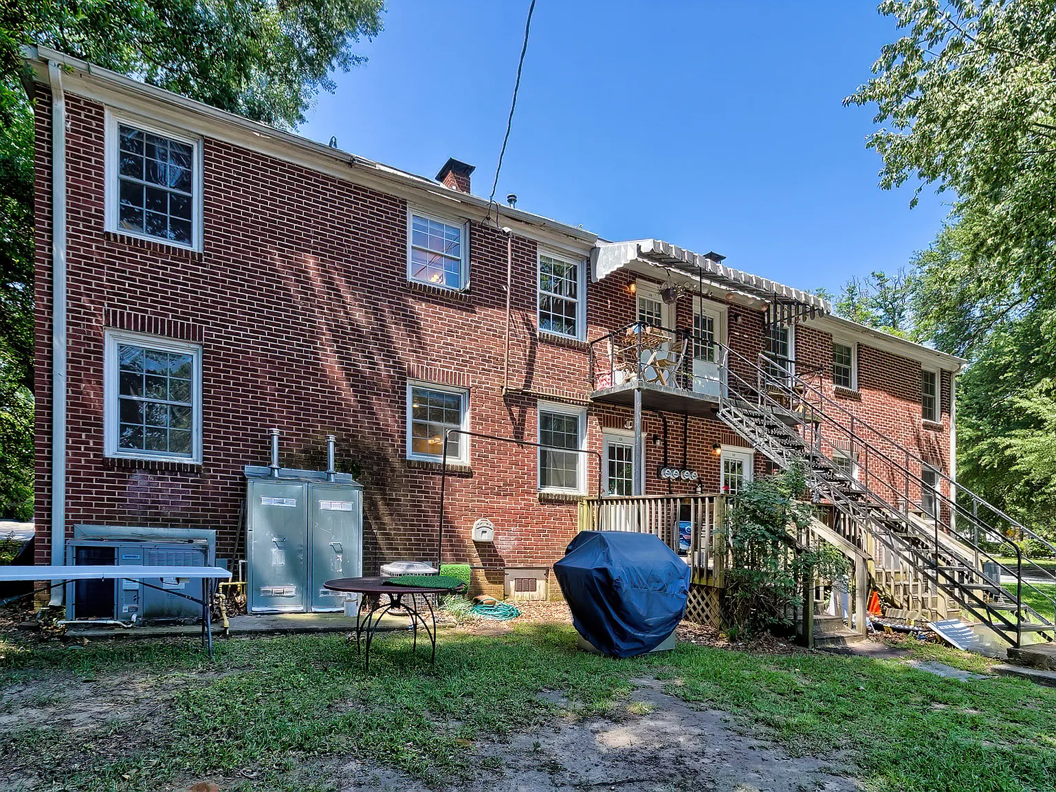332 S Harden Street — Photo 2