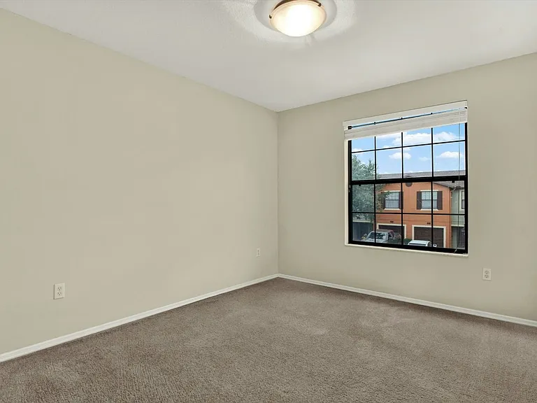 2630 Edgewater Falls Dr — Photo 14