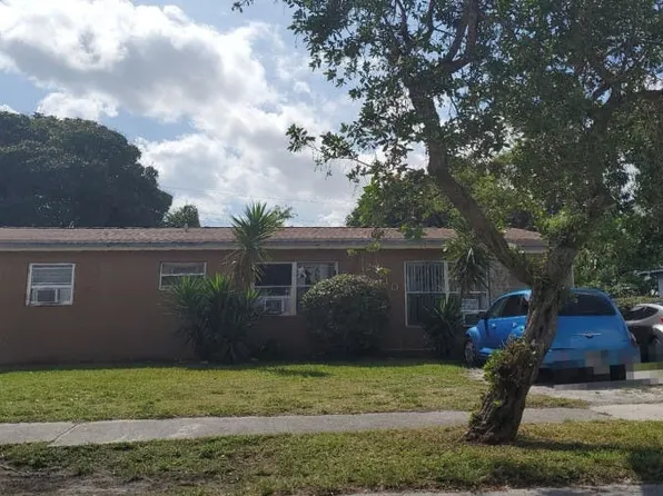 2810 NW 179th St, Miami Gardens, FL 33056