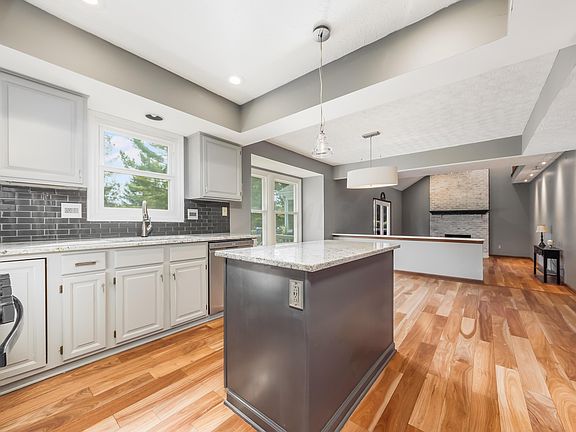 4th image of 5824 Country House Ln